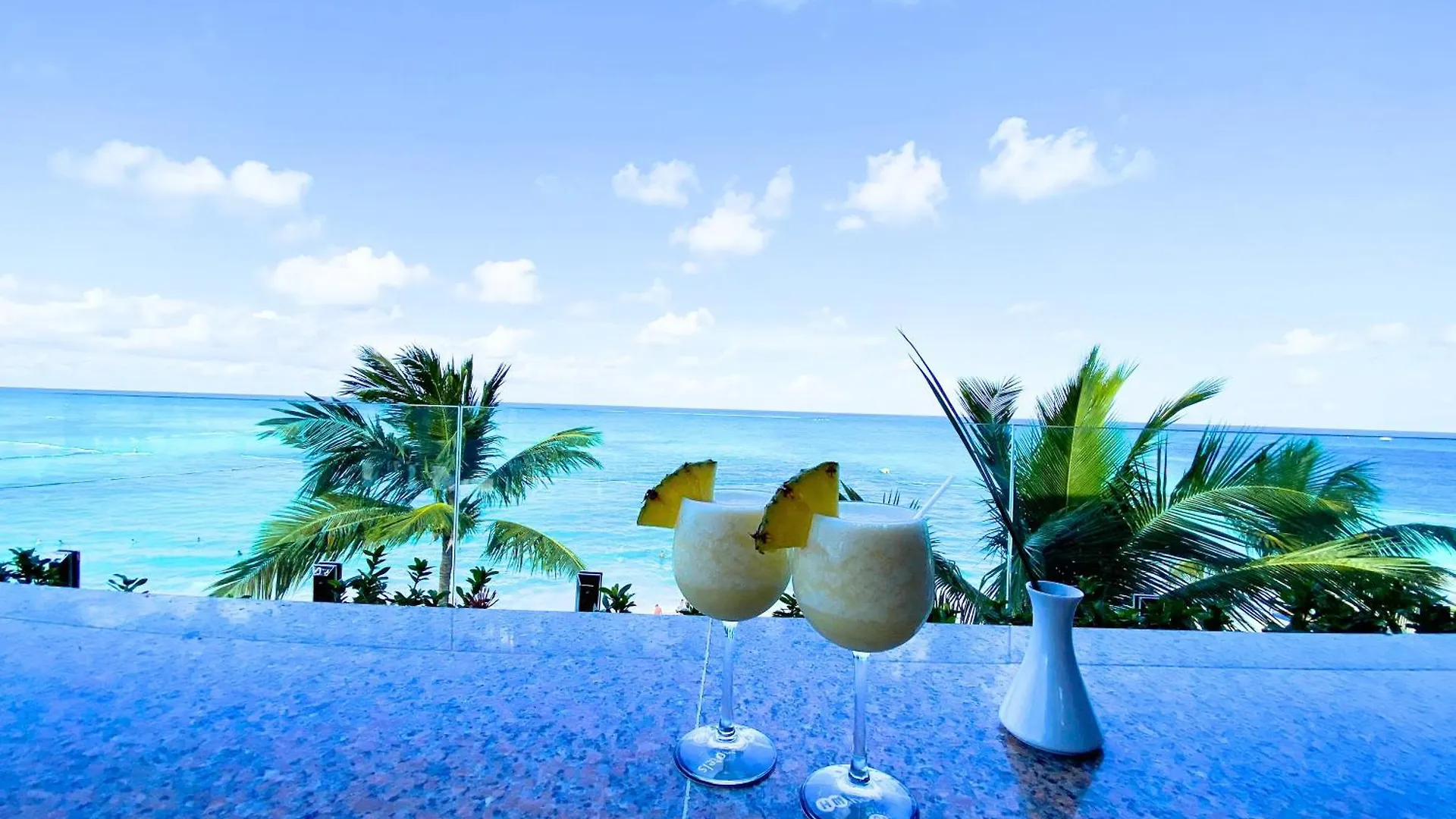 Hotel Atlantico Studios - Playa Los Corales - Beach Club, Wifi, Swimming Pool Punta Cana